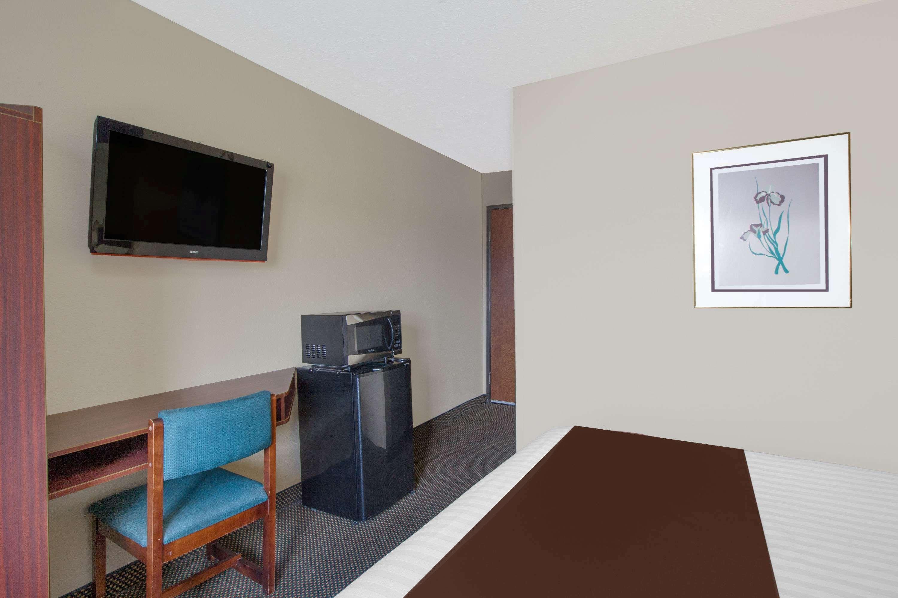 Microtel Inn & Suites - Meridian Bagian luar foto